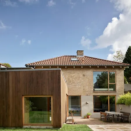 Architect-designed With Pool Close To Downtown * Hojbjerg
