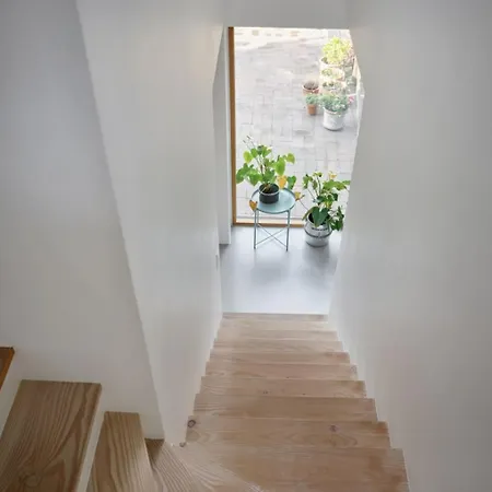 Architect-designed With Pool Close To Downtown Βίλα
