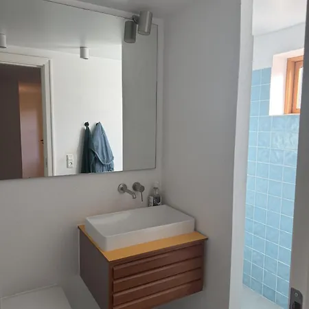 Architect-designed With Pool Close To Downtown Villa